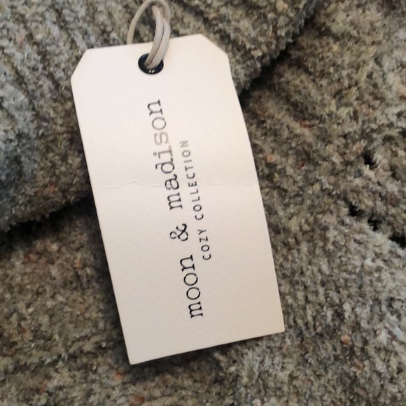 New Moon & Madison Cozy Collection Turtleneck Sweater - Picture 6 of 6